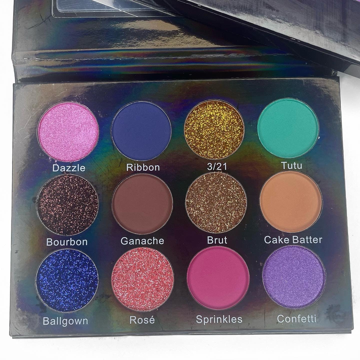 CAKEDAY eyeshadow palette image 1